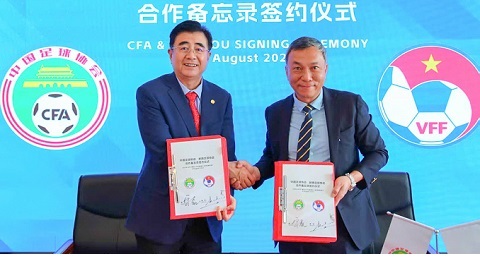 LĐBĐ Việt Nam và LĐBĐ Trung Quốc ký kết ghi nhớ hợp tác phát triển bóng đá